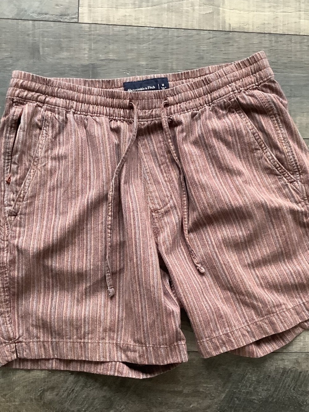 Abercrombie & Fitch Seersucker pull-on short, size medium